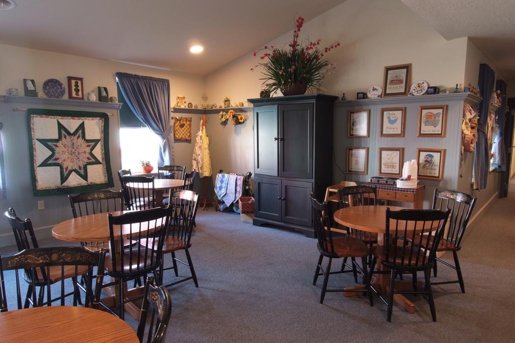 Countryside Inn 내파니 외부 사진