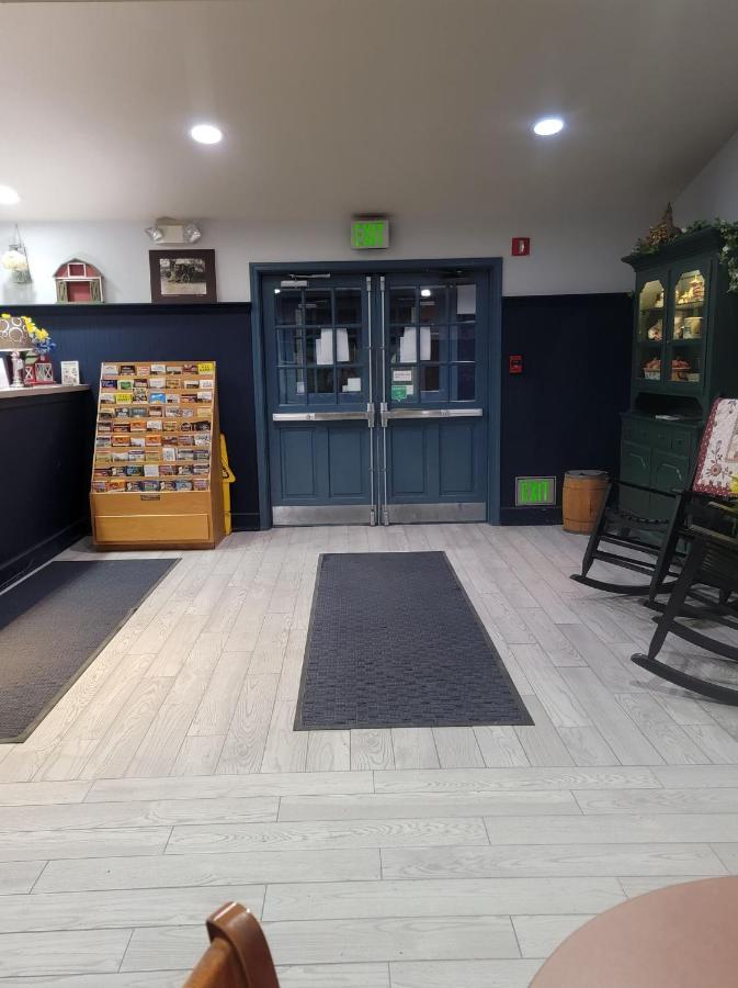 Countryside Inn 내파니 외부 사진