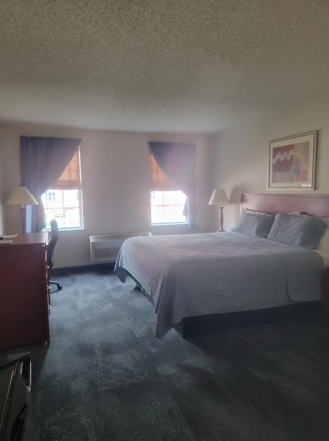 Countryside Inn 내파니 외부 사진