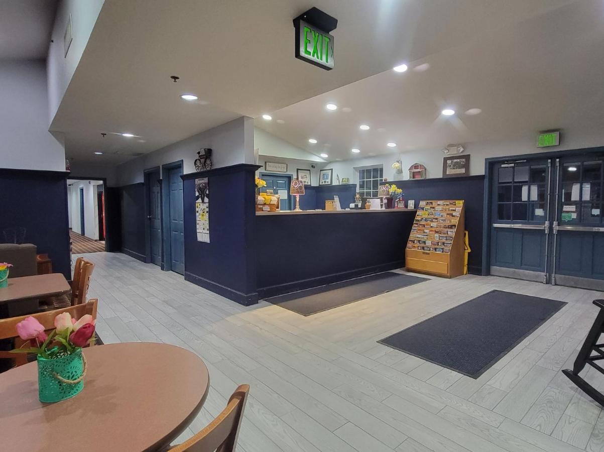 Countryside Inn 내파니 외부 사진
