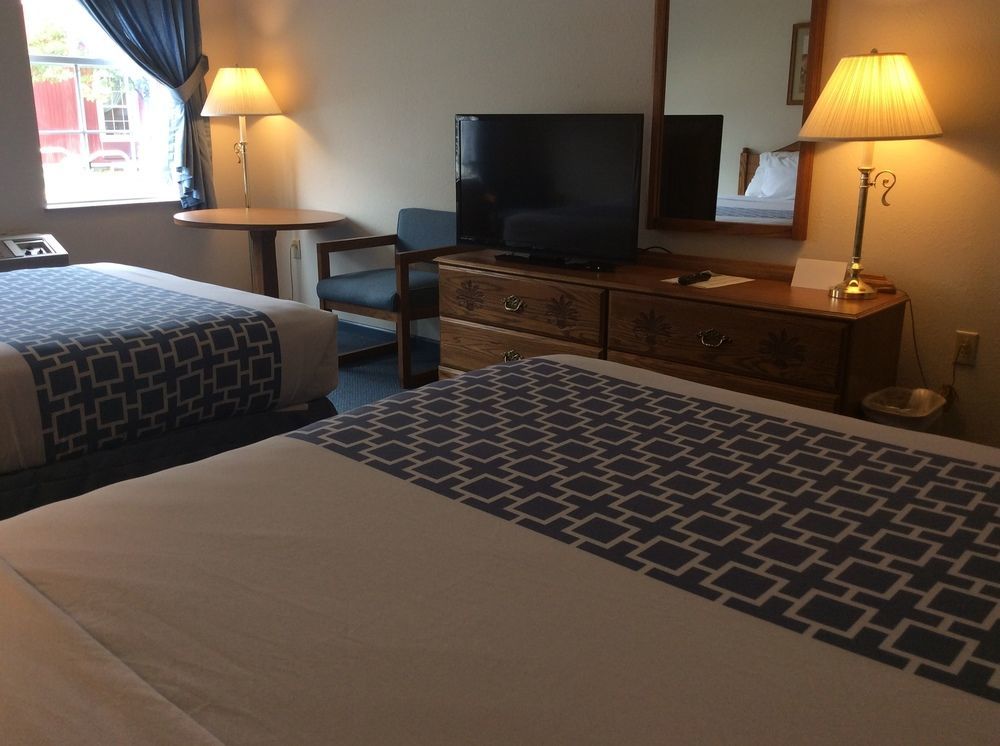 Countryside Inn 내파니 외부 사진