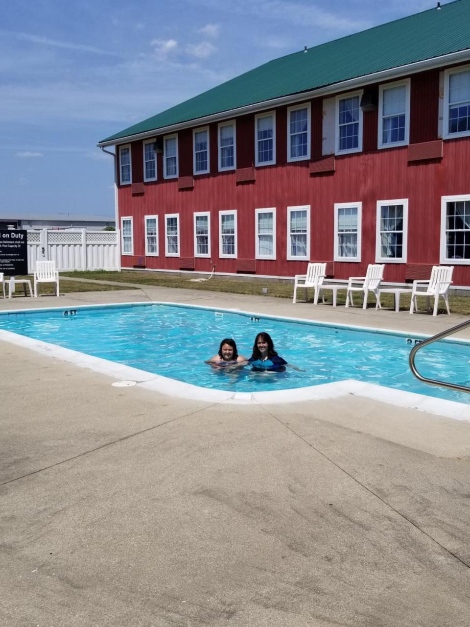 Countryside Inn 내파니 외부 사진